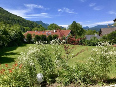 Helle 2-Zimmer Erdgeschosswohnung mit Garten in Bayerisch Gmain, mit Ruhe, Bergblick u. Privatsphäre