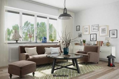 Wohnung nebst Terrassen- und Gartenfläche
