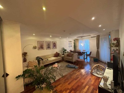 Stilvolle 3-Zimmer-Wohnung mit Balkon und EBK