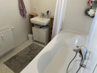 KEINE BEFRISTUNG!! Helle und großzügige Mietwohnung mit Balkon in ruhiger Lage von Attnang-Puchheim! Verfügbar ab 01.01.2026!