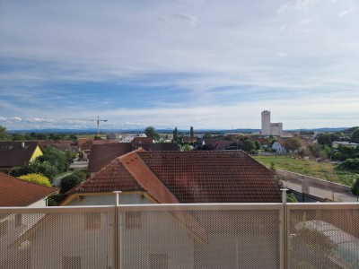 HOCH HINAUS - TRAUMHAFTE DACHGESCHOSSECKWOHNUNG MIT IMPOSANTER SONNENTERRASSE UND FERNBLICK - PROVISIONSFREI