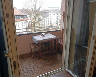 Charmante 2,5 Zimmer-Wohnung mit großer Wohnküche & Balkon (4. OG) Lu-Süd