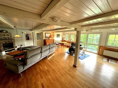 Möblierte Erdgeschosswohnung mit geh. Innenausstattung, mit Balkon, Kamin, Stellplatz.
