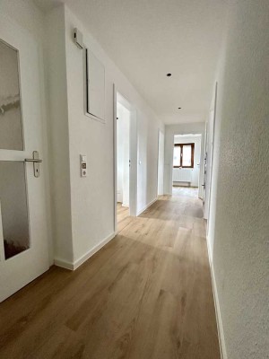 Erstbezug nach Kernsanierung einer 3-Raum-DG-Wohnung in Kornwestheim