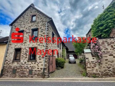 Historisches Einfamilienhaus mit großzügigem Grundstück in Metternich
