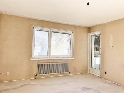 PROVISIONSFREI VOM EIGENTÜMER! SANIERUNGSBEDÜRFTIGE 4-ZIMMER-WOHNUNG MIT LOGGIA IM HOCHPARTERRE!