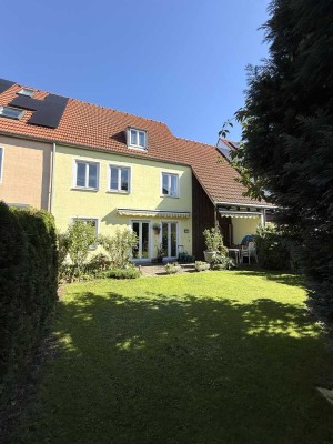 Schöne Doppelhaushälfte auf großem Grundstück, Garage und Ausbaupotenzial, Wärmepumpe aus 2025