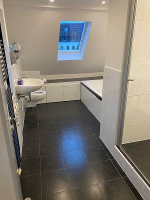 Sonnige und Klimatisierte 2-Zimmer Maisonette-Wohnung mit Garten mittbenutzung in Hürth