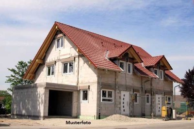 Einfamilienhaus mit Balkon und Gartenland