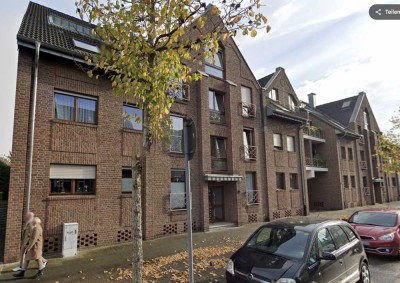 Stilvolle 2-Raum-Dachgeschosswohnung mit Einbauküche und hoher Decke im Wohnzimmer in Meerbusch