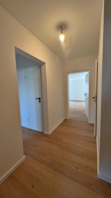 Kernsanierte 71m² EG-Wohnung mit Sonnenbalkon, Designerbad & Doppelgarage in Moers-Asberg