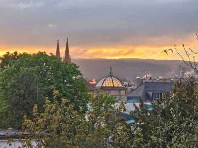Stilvolle, gepflegte 4-Zimmer-Maisonette-Wohnung mit gehobener Innenausstattung mit EBK in Wiesbaden