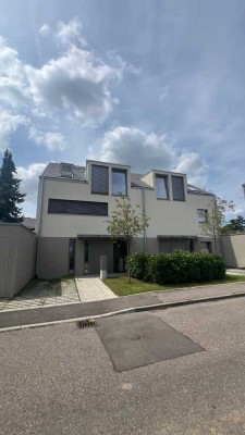 ES-Neckarhalde Luxuriös ausgestattete 1,5 Zimmer-Wohnung, Einbauküche, Loggia,