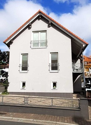 Einfamilienhaus mit großzügiger 6-Zimmer-Wohnung plus Terrasse & Balkon zentral in Waldaschaff