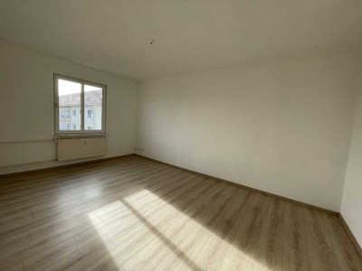 Schöne 3 Raum Wohnung mit Balkon