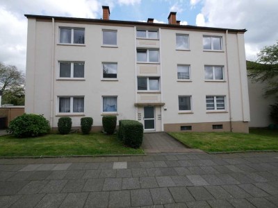 Frisch gestrichene, gut aufgeteilte 3,5-Zimmer-Wohnung mit Balkon in zentraler Lage sucht Nachmieter