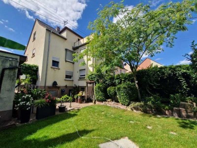 Charmante Doppelhaushälfte mit Garten und Garage in Ludwigshafen-Oppau