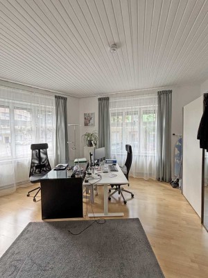 4453 - Großzügig geschnittene 3-Zimmerwohnung mit Tageslichtbad!