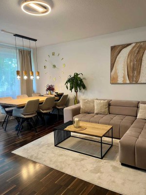 Große 2-Zimmer Wohnung mit Kamin, großer Einbauküche & Stellplätzen – Augsburg Kriegshaber