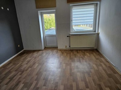 Zentrale günstige Wohnung mit Balkon!!!