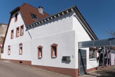 *** Aufwendig modern saniertes EFH mit Innenhof und zusätzlichem Baugrundstück in sehr ruhiger Lage
