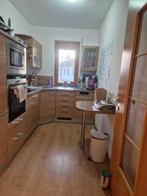 attraktive 4-Zimmer-Wohnung mit Loggia und PKW-Stellplatz im Freien