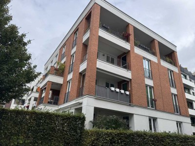 Exklusive 4-Zimmer Dachgeschosswohnung im Florakiez - teilmöbliert / 2-3 Jahre Befristung