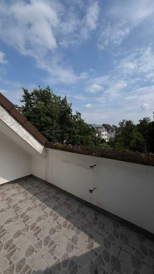 wunderschöne DG-Maisonettewohnung mit Sonnenbalkon !!
