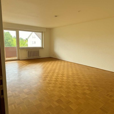 In Eppelheim: Helle 4,5-Zimmer-Wohnung mit Balkon und Weitblick
