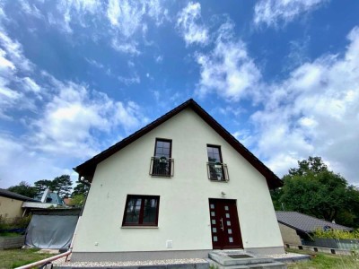 Geräumige, spezielle Doppelhaushälfte mit viel Potenzial auf großem Grundstück  in Woltersdorf