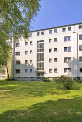 Erdgeschoss mit Balkon, 4,5 Zimmer und Bezugsfertig für sofort zur Anmietung