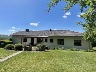 Landhausbungalow in herrlicher Naturlage am Orts-und Waldrand von Büdingen!