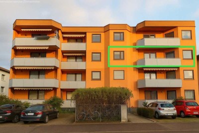 Sanierungsbedürftige, großzügig geschnittene 3-Zimmer-Wohnung mit Balkon und TG-Stellplatz in ruhige