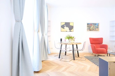 Wunderschöne und generalsanierte 2- Zimmer Altbauwohnung in Top Lage!!!