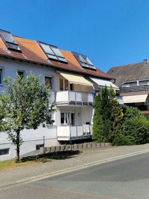 Renovierte Wohnung mit zwei Zimmern sowie Balkon und EBK in Heusenstamm