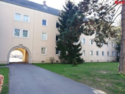 Erstklassige Single-Wohnung in zentrumsnaher Lage! Umgeben von Grünflächen und bester Infrastruktur! Parkplatz vorhanden!