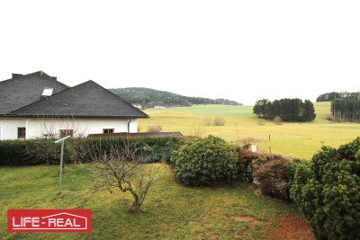 Großzügiges Zweifamilienhaus in ruhiger Lage mit Blick ins Grüne