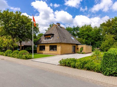 Ihre Heimat an der Nordseeküste 
Moderner Kern & Eiderstedter Gartenidylle