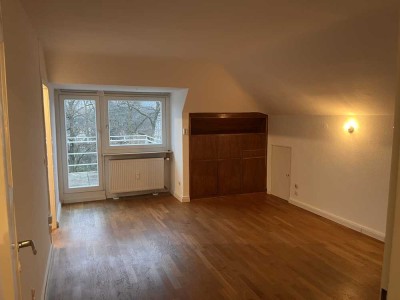 3-Zimmer-DG-Wohnung mit Balkon und EBK in Frankfurt am Main
