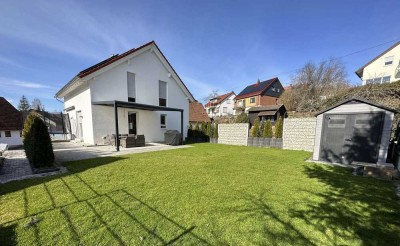 "Perfektes Familienidyll: Modernes Einfamilienhaus mit großzügigem Gartenparadies"