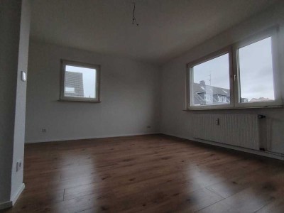 Renovierte, ansprechende 2-Raum-Wohnung im 1.OG nahe der Essener Grenze!
