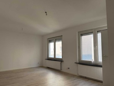 Frisch Sanierte 1,5 ZKB Wohnung mit Bad, bodentiefer Dusche und WC in Höchst