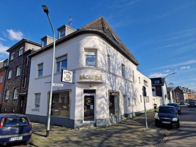 MG, zentrumsnah, sanierungsbedürftiges Haus mit Gewerbeeinheit, 3 Garagen, kpl. frei