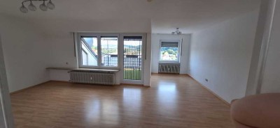 Ansprechende 3-Zimmer-DG-Wohnung mit 2 Balkons und EBK in Igersheim