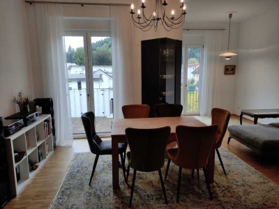 Großzügige, helle 2,5-Zimmer-Wohnung mit tollem Ausblick, ideal für Paare oder Singles