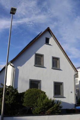 Attraktives und vollständig renoviertes 4,5-Raum-Einfamilienhaus mit EBK in Riedstadt
