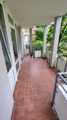 Neu sanierte 2-Zimmer-Wohnung mit Balkon in der Innenstadt!