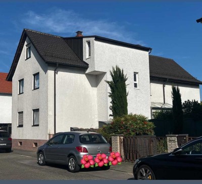 Noch Provisionsfrei!!! Mehrgenerationshaus mit Pool & gr. Garten