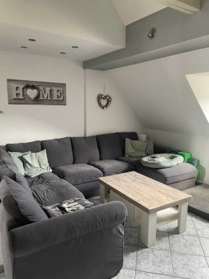 Schöne 3,5 Zimmer-Dachgeschosswohnung mit Balkon in Essen