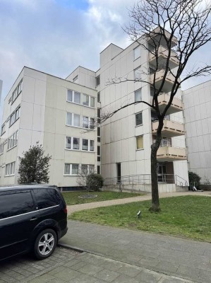 Helle, renovierte 1,5-Raum-Eigentumswohnung mit Balkon in Köln Poll